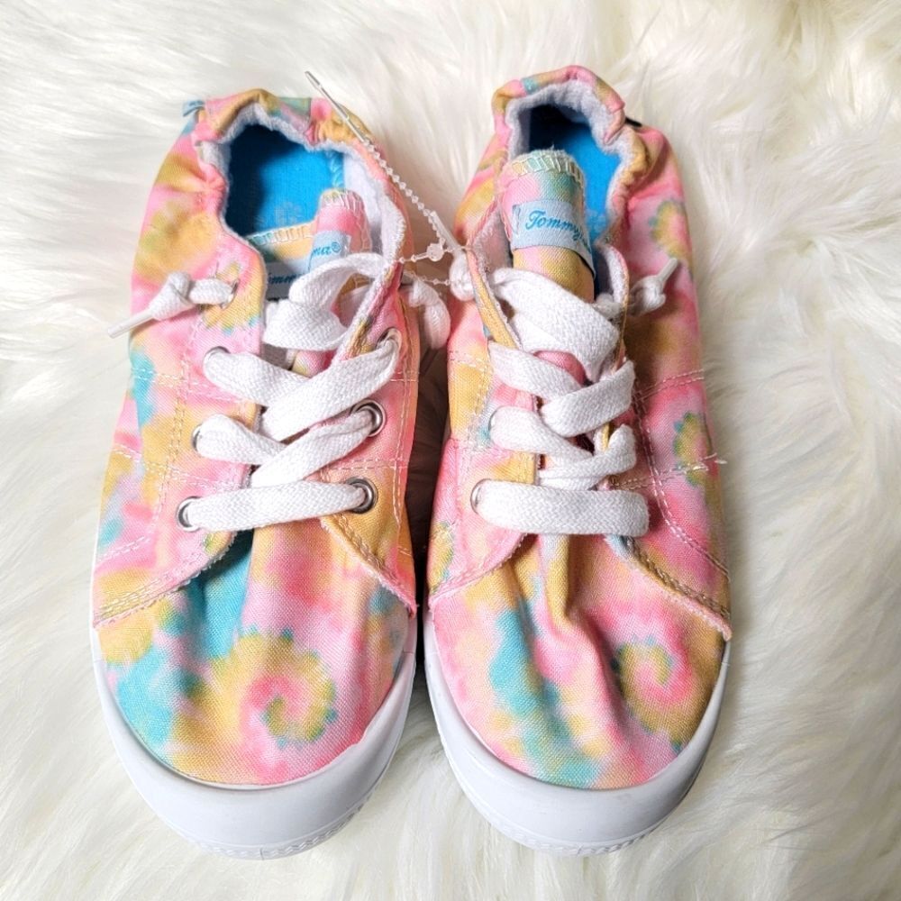 Tommy Bahama Sneakers Size 7